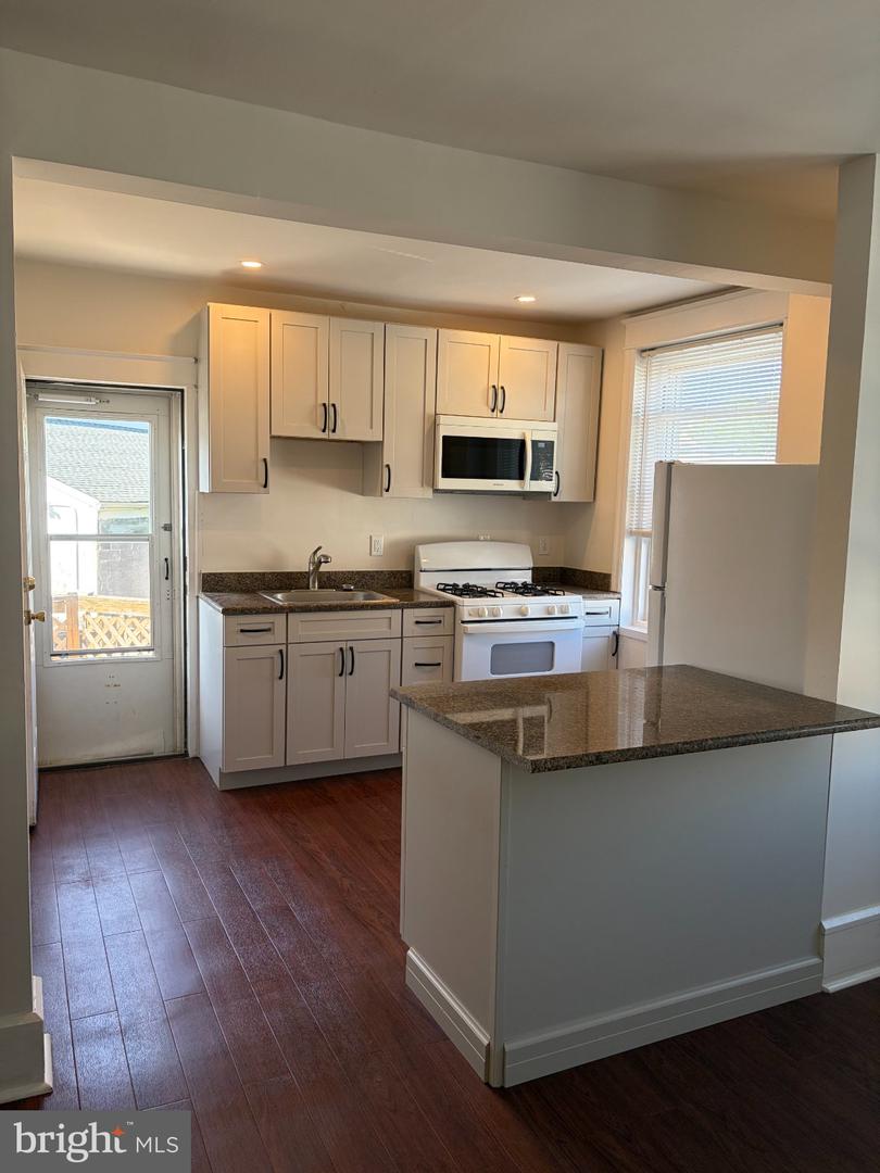 8 W Benedict Ave #2E — photo