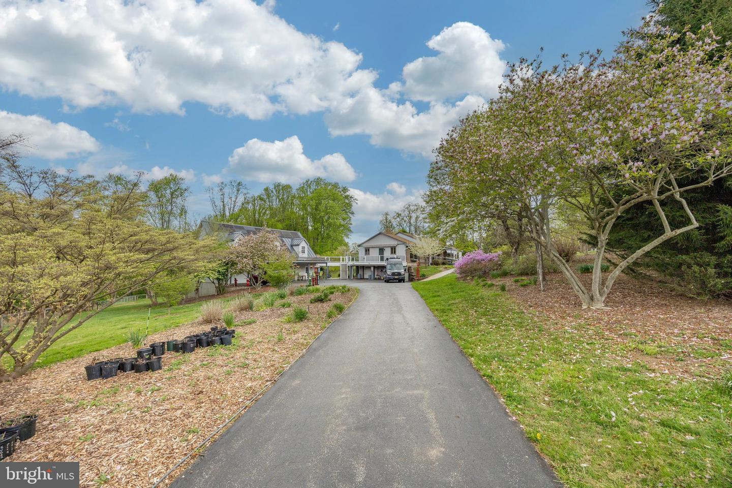 1739 N Middletown Rd — photo