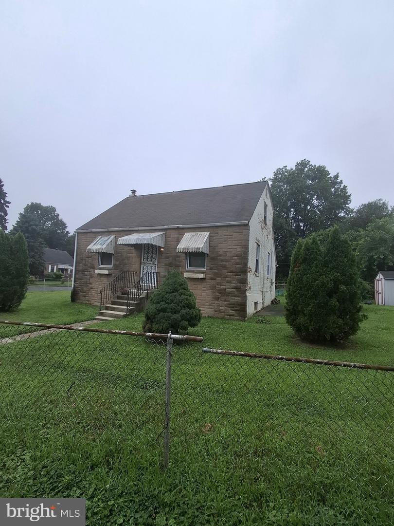 120 E Burton Ln — photo