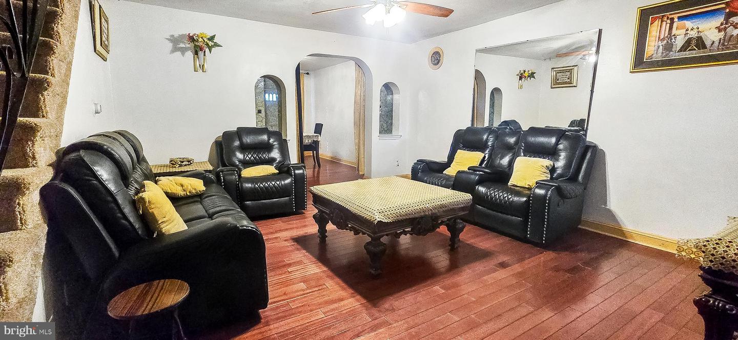 7247 Bradford Rd — photo