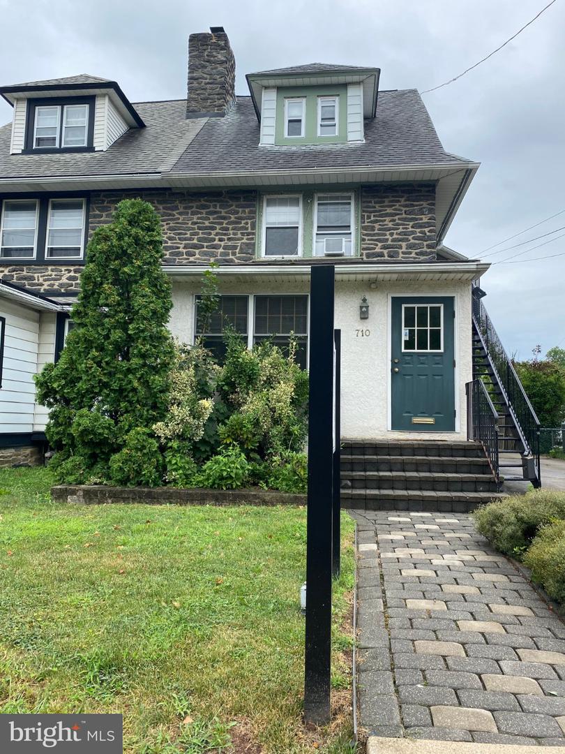 710 Darby Rd #2 — photo