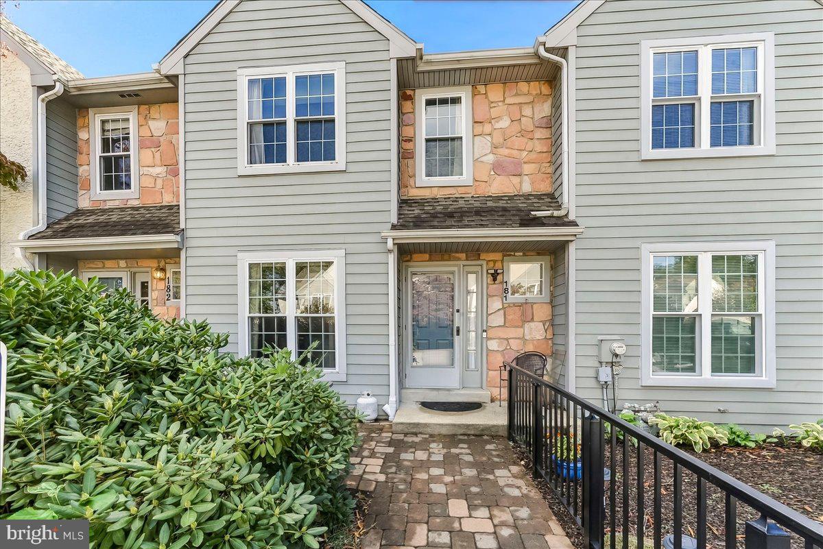 181 Nottingham Ct — photo
