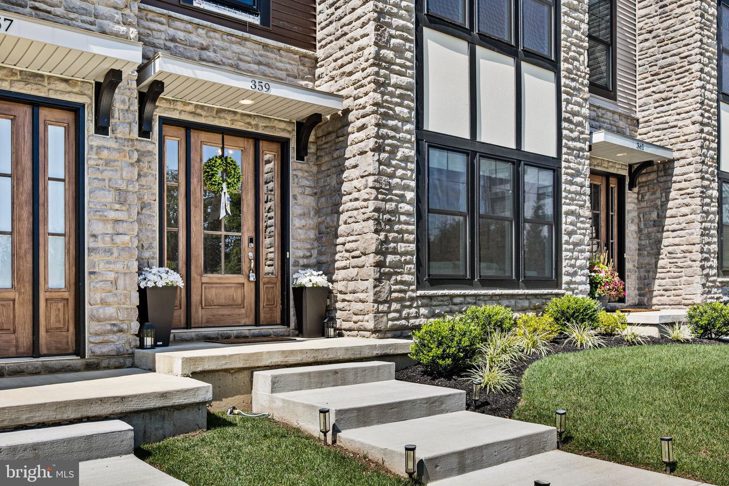 359 W Horseshoe Trl — photo