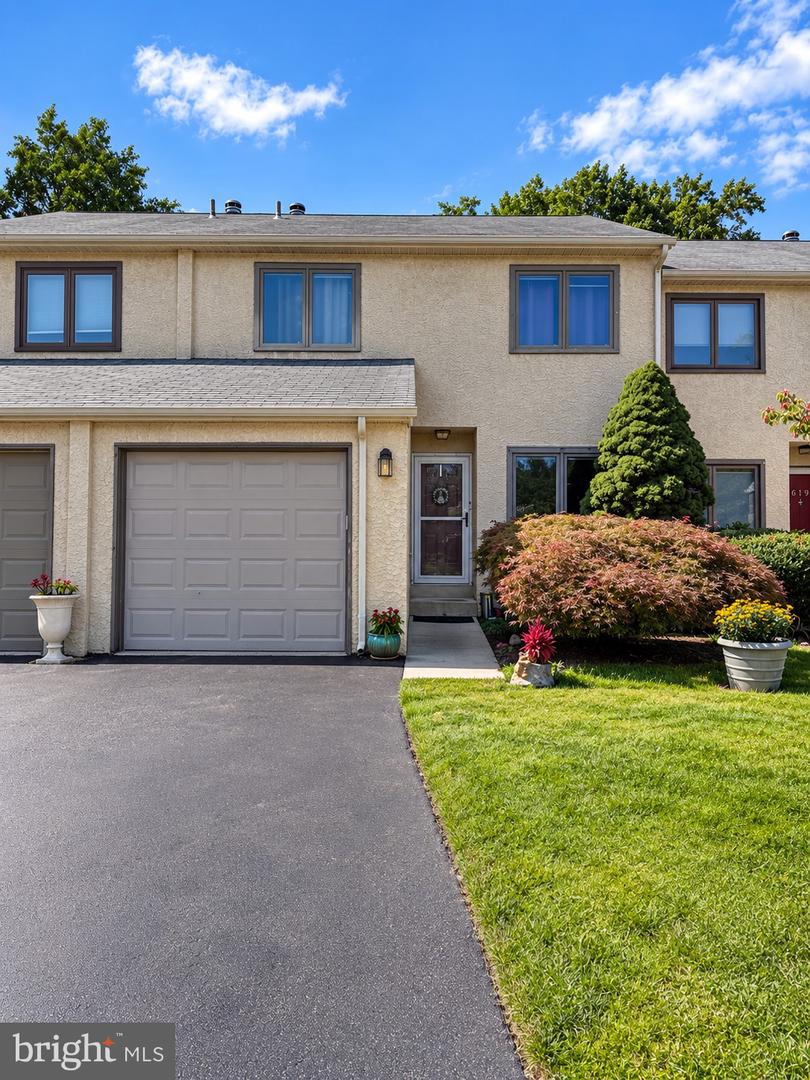 621 Hillcrest Ct — photo