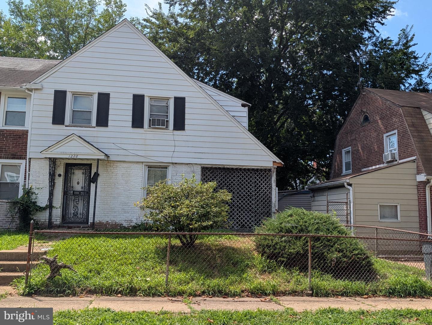 1228 Clover Ln — photo