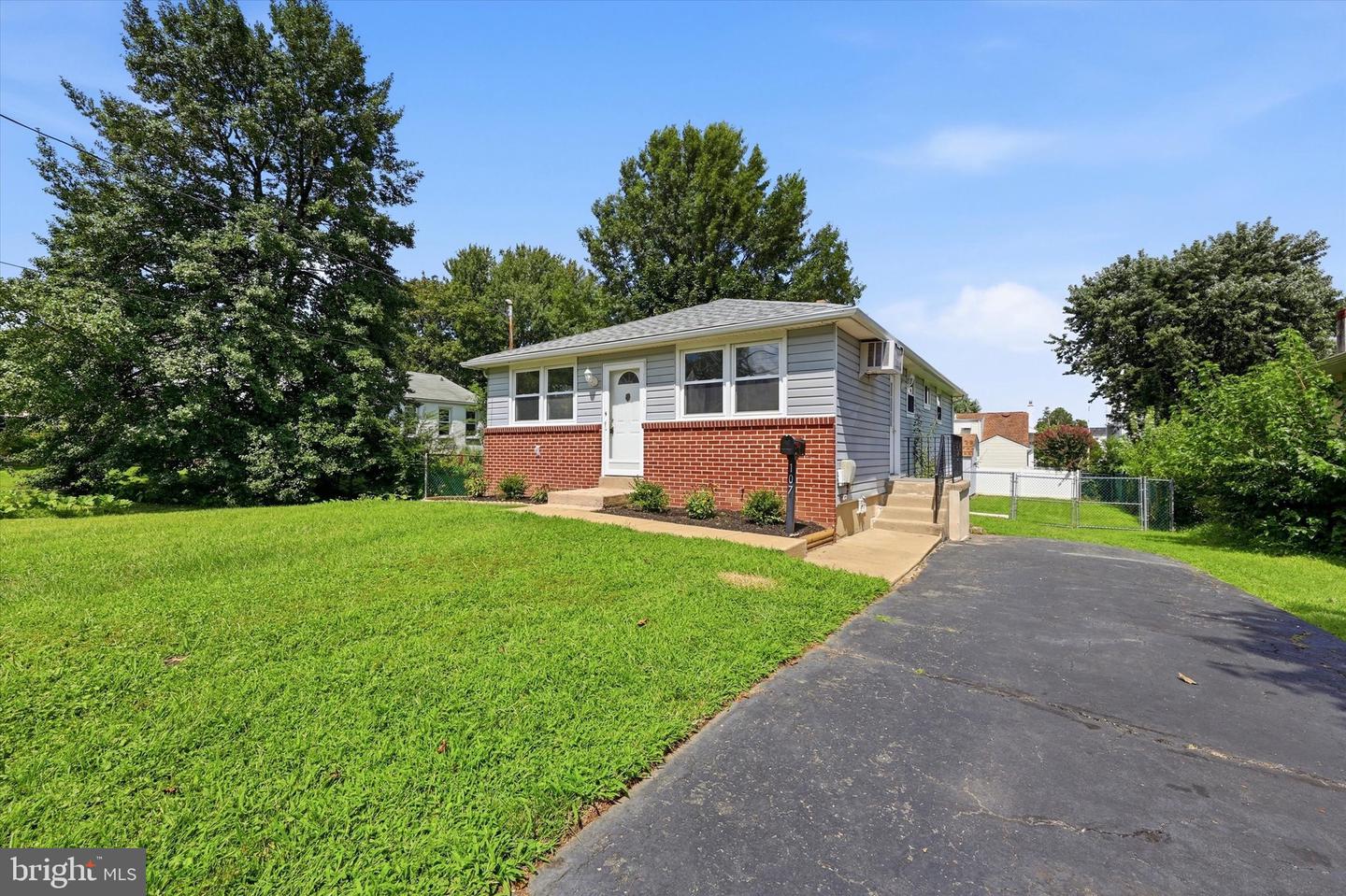 107 Wellington Rd — photo