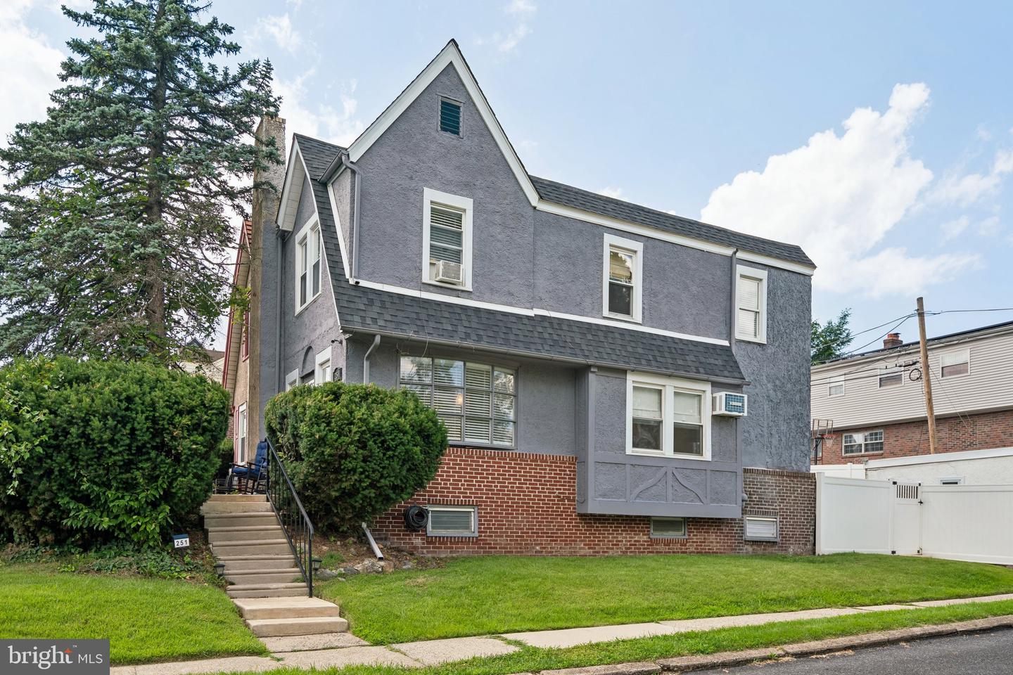 251 W Essex Ave — photo