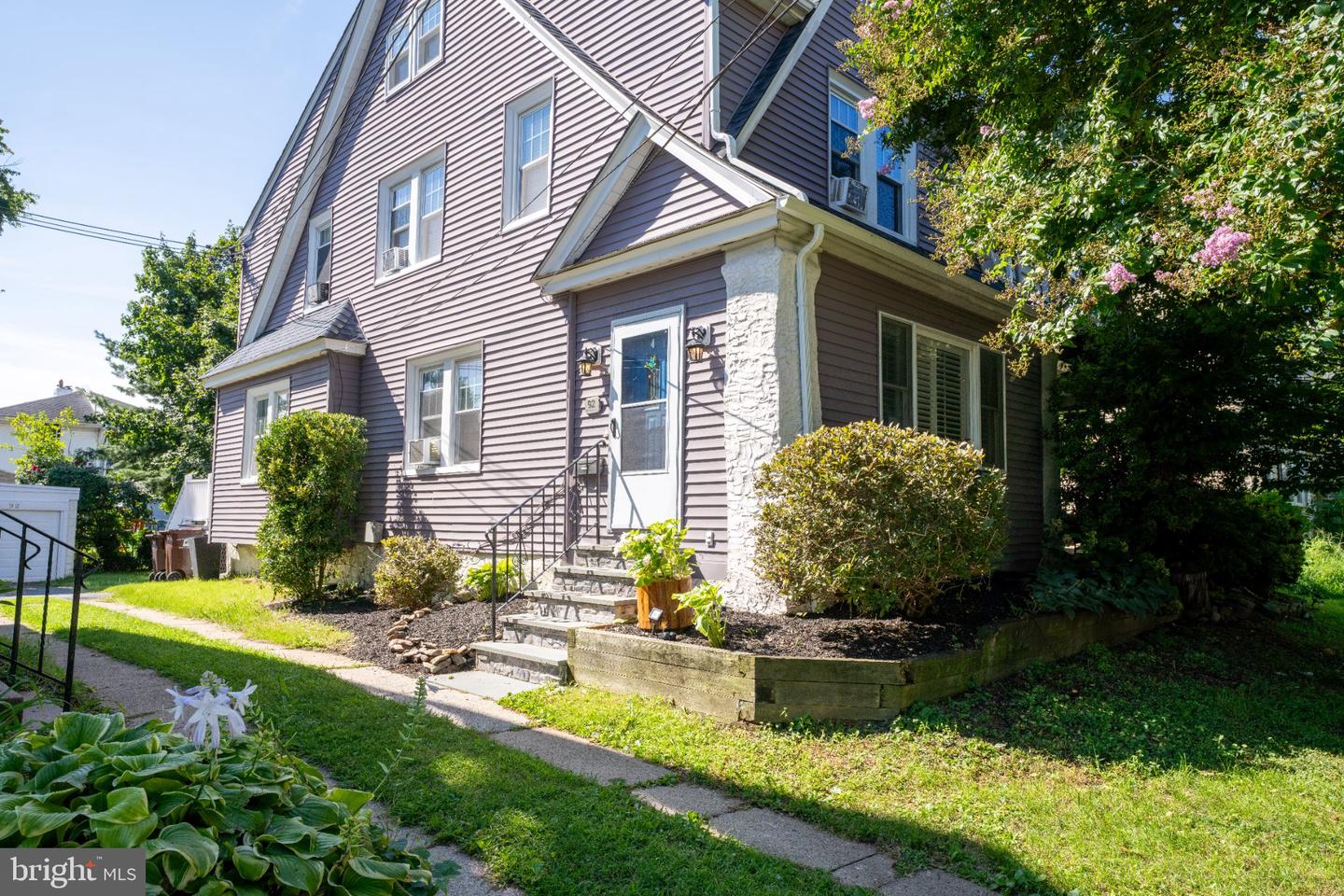 92 W Plumstead Ave — photo