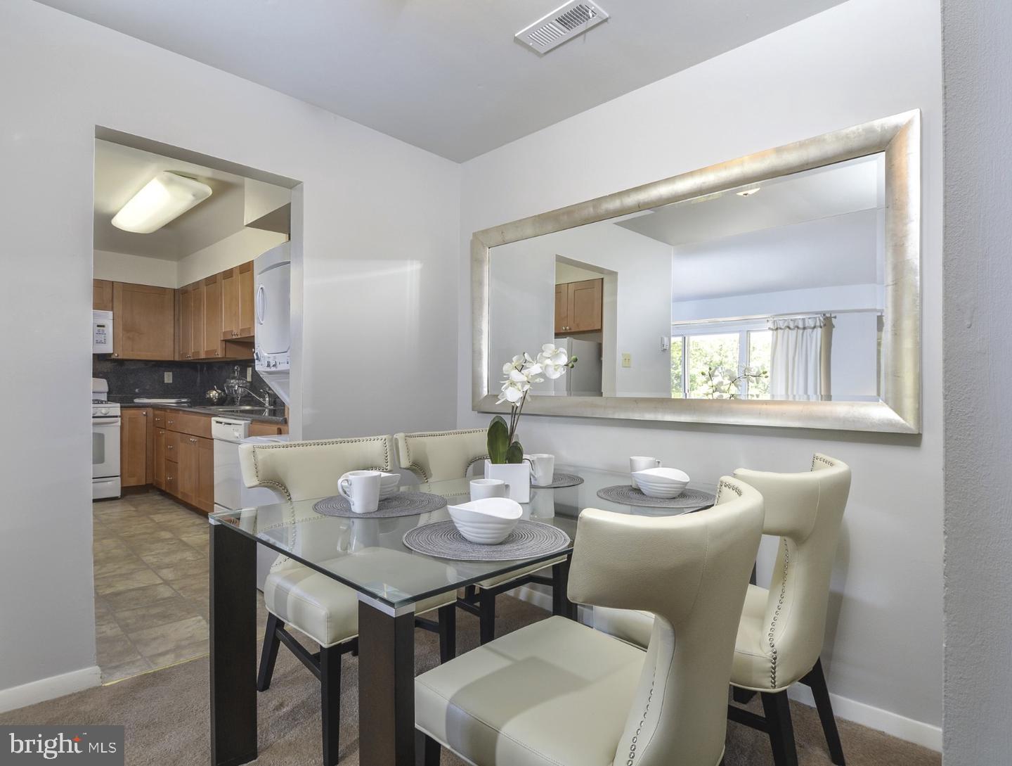 284 Iven Ave #290-1C — photo