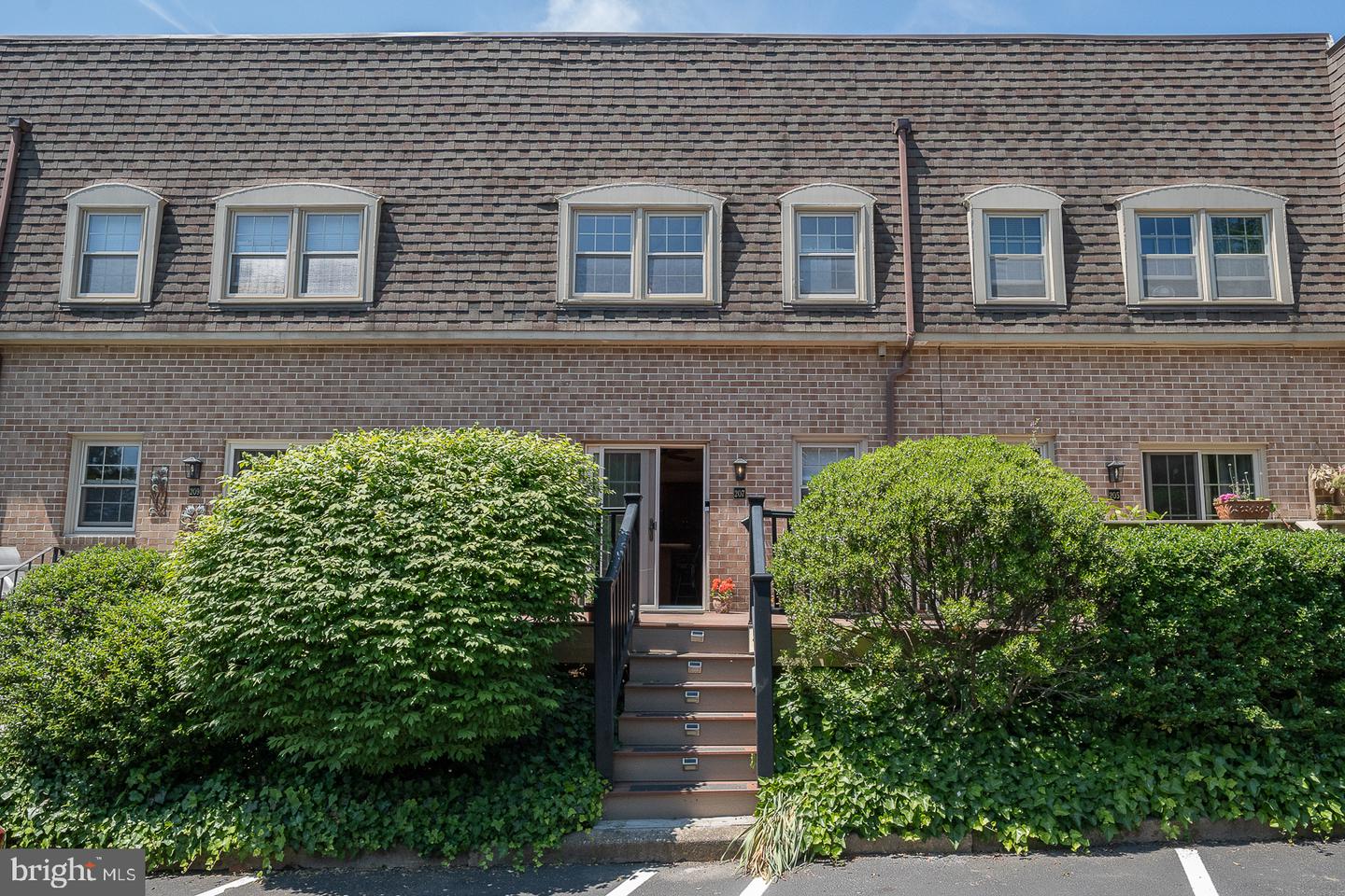 207 Bloomingdale Ave #8B — photo
