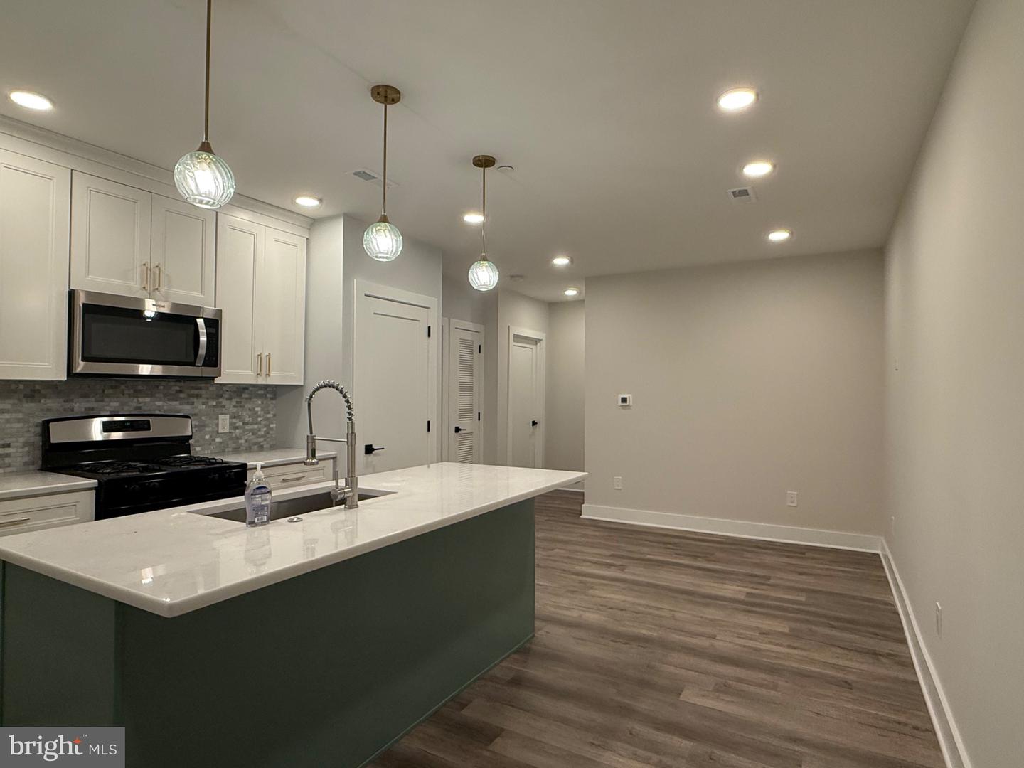 415 Jasper #2 — photo