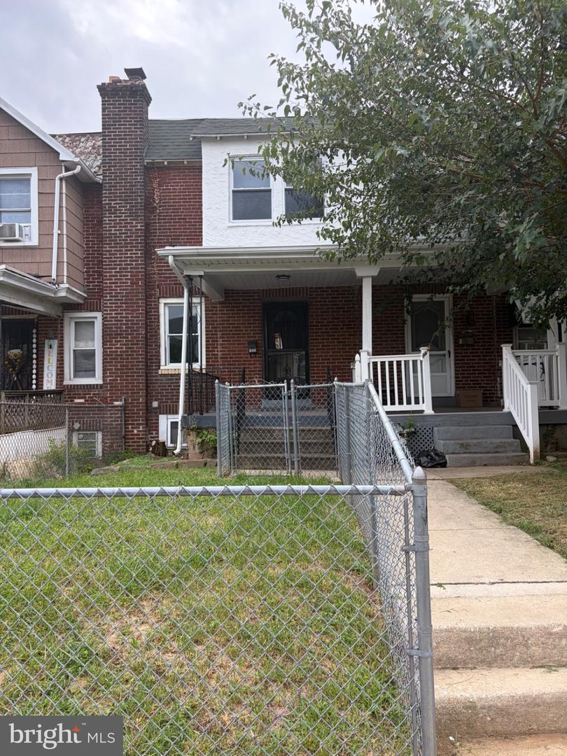 122 Whitely Ter — photo