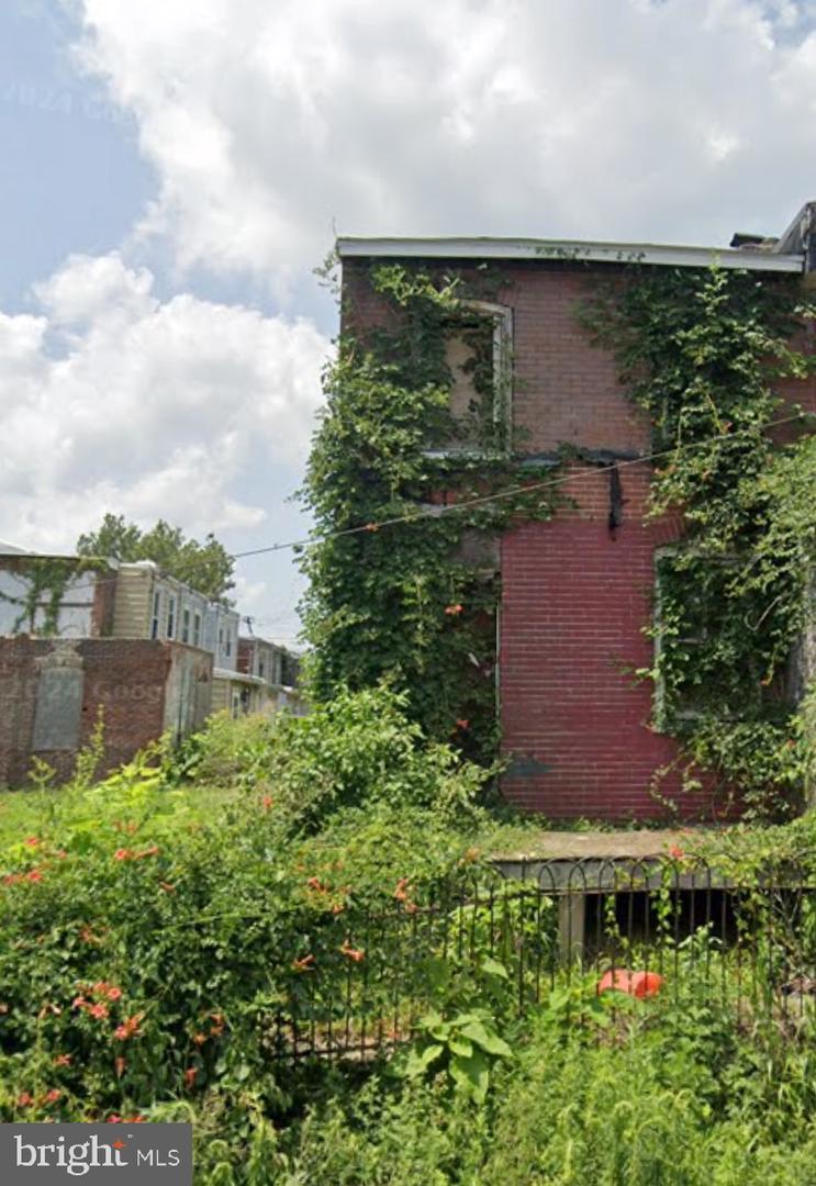 708 Hinkson St — photo