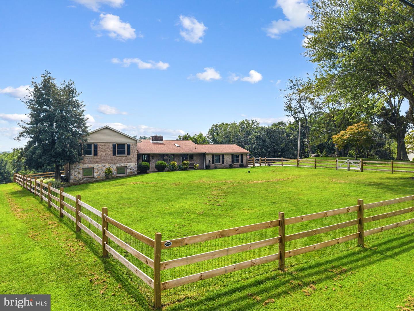 140 Governor Markham Dr — photo