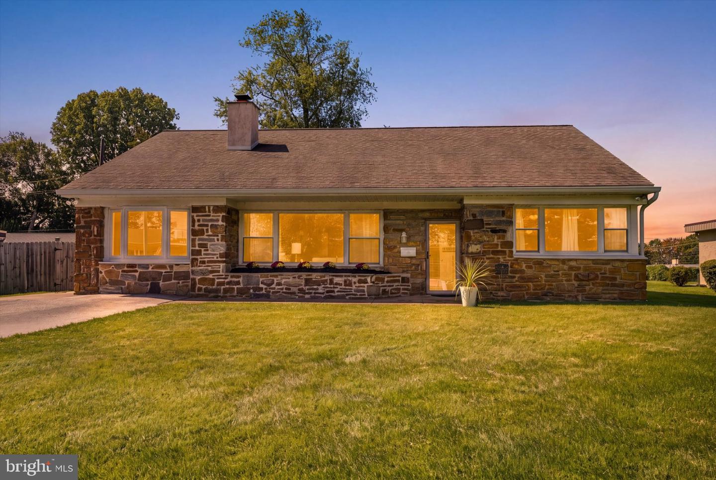 2116 Boxwood Dr — photo