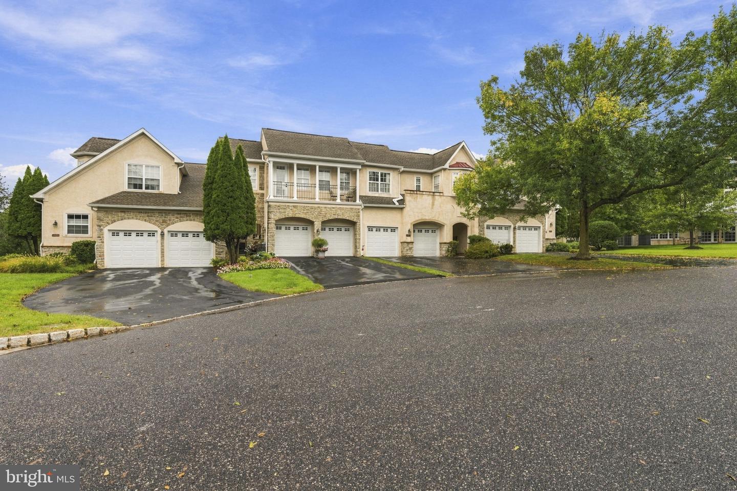 8 Three Oak Ln — photo