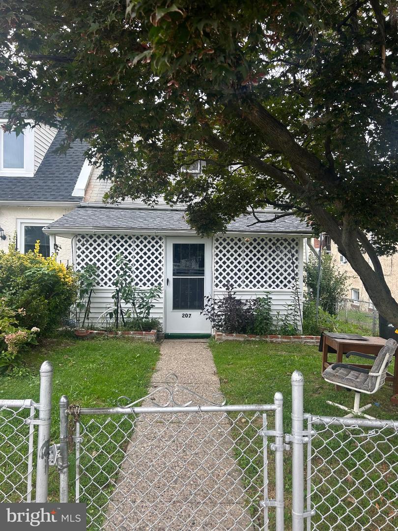207 Brainard Blvd — photo