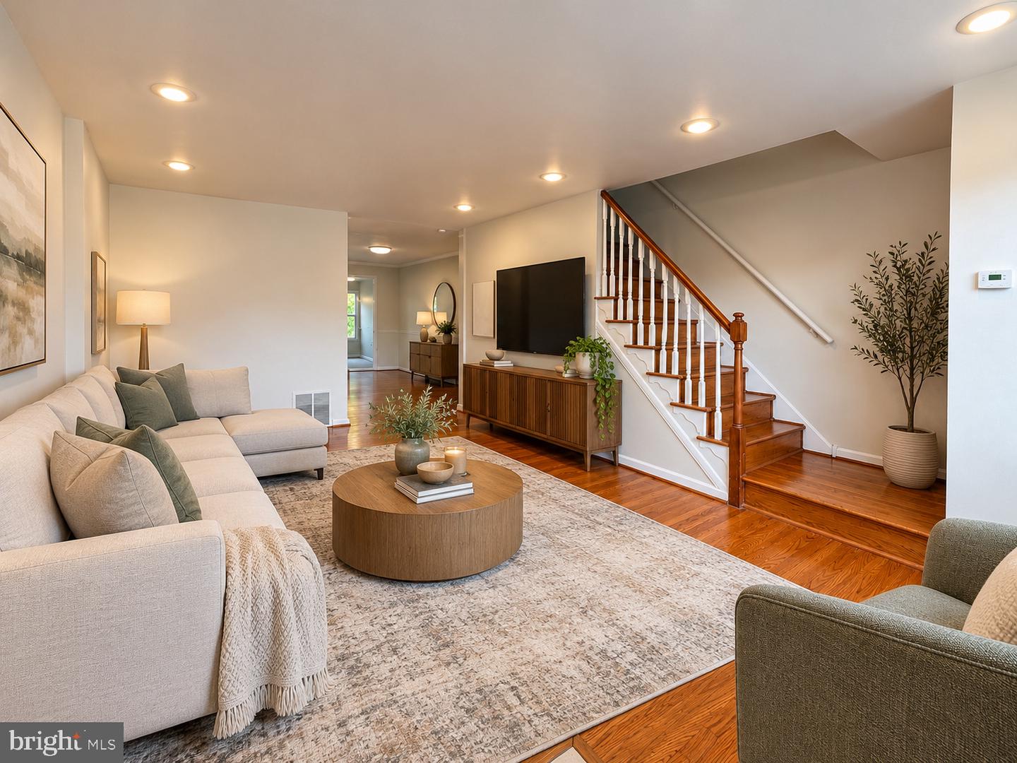 942 Taylor Dr — photo
