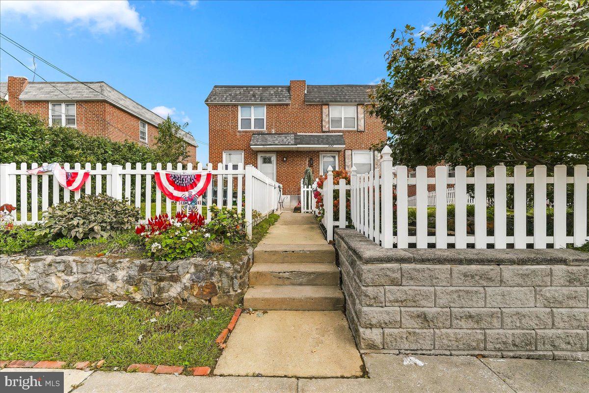 230 E Lynn Rd — photo