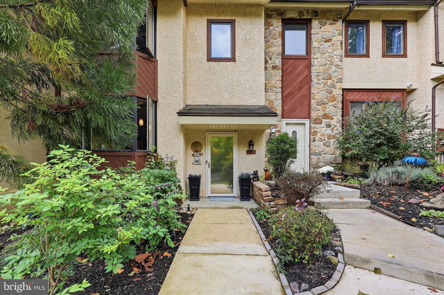 314 Westbriar Dr — photo