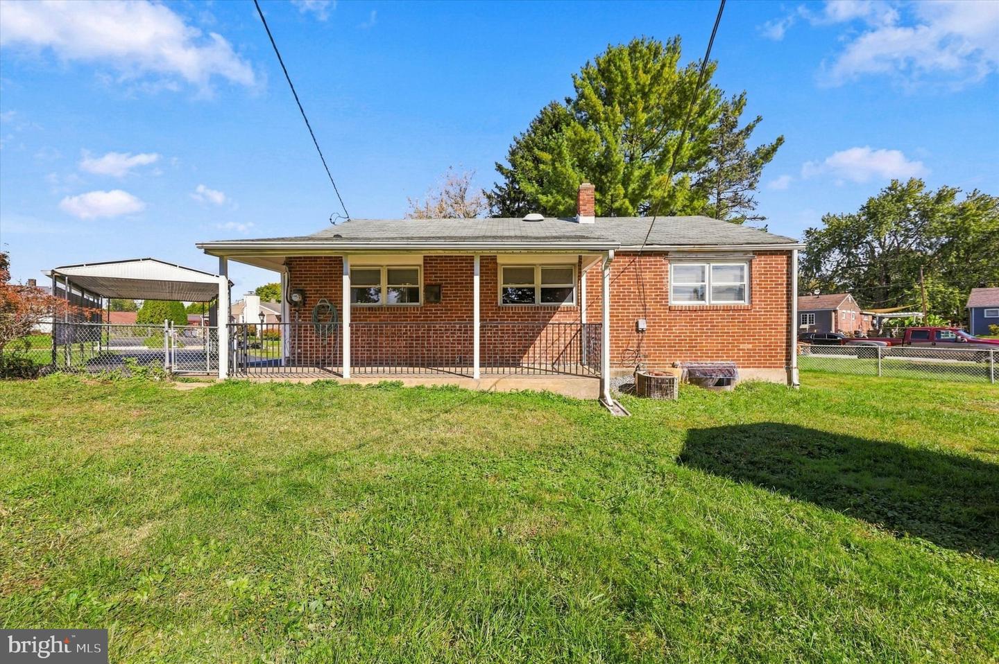 2105 N Bent Ln — photo