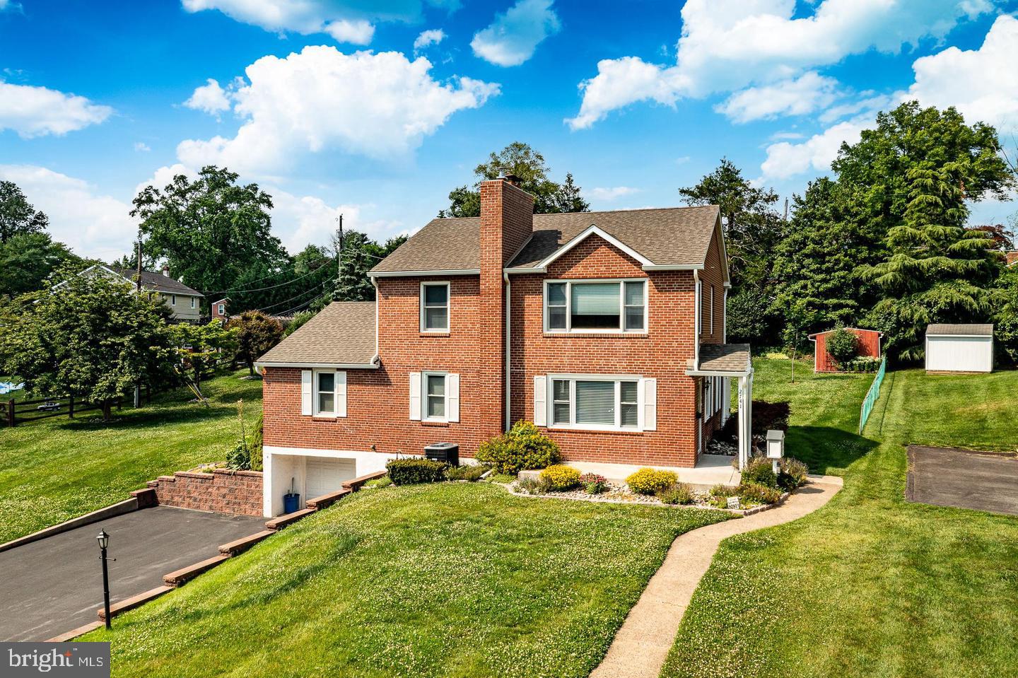 2741 Hillview Rd — photo