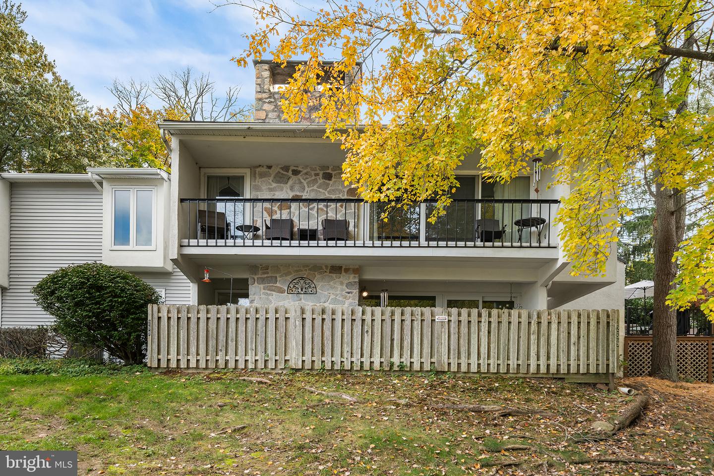 258 W Chelsea Cir — photo