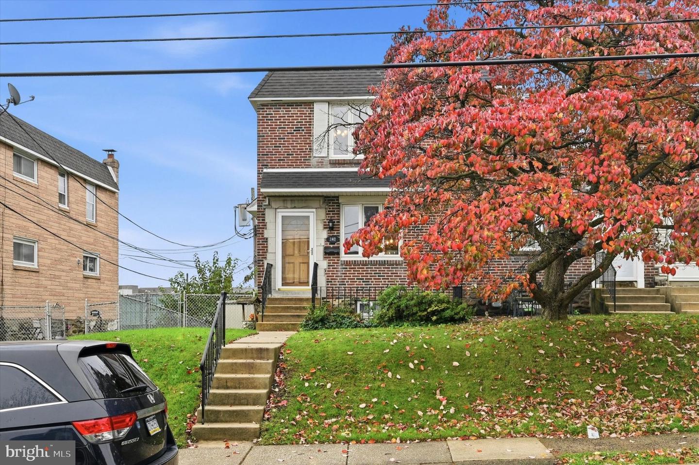 240 W Wyncliffe Ave — photo