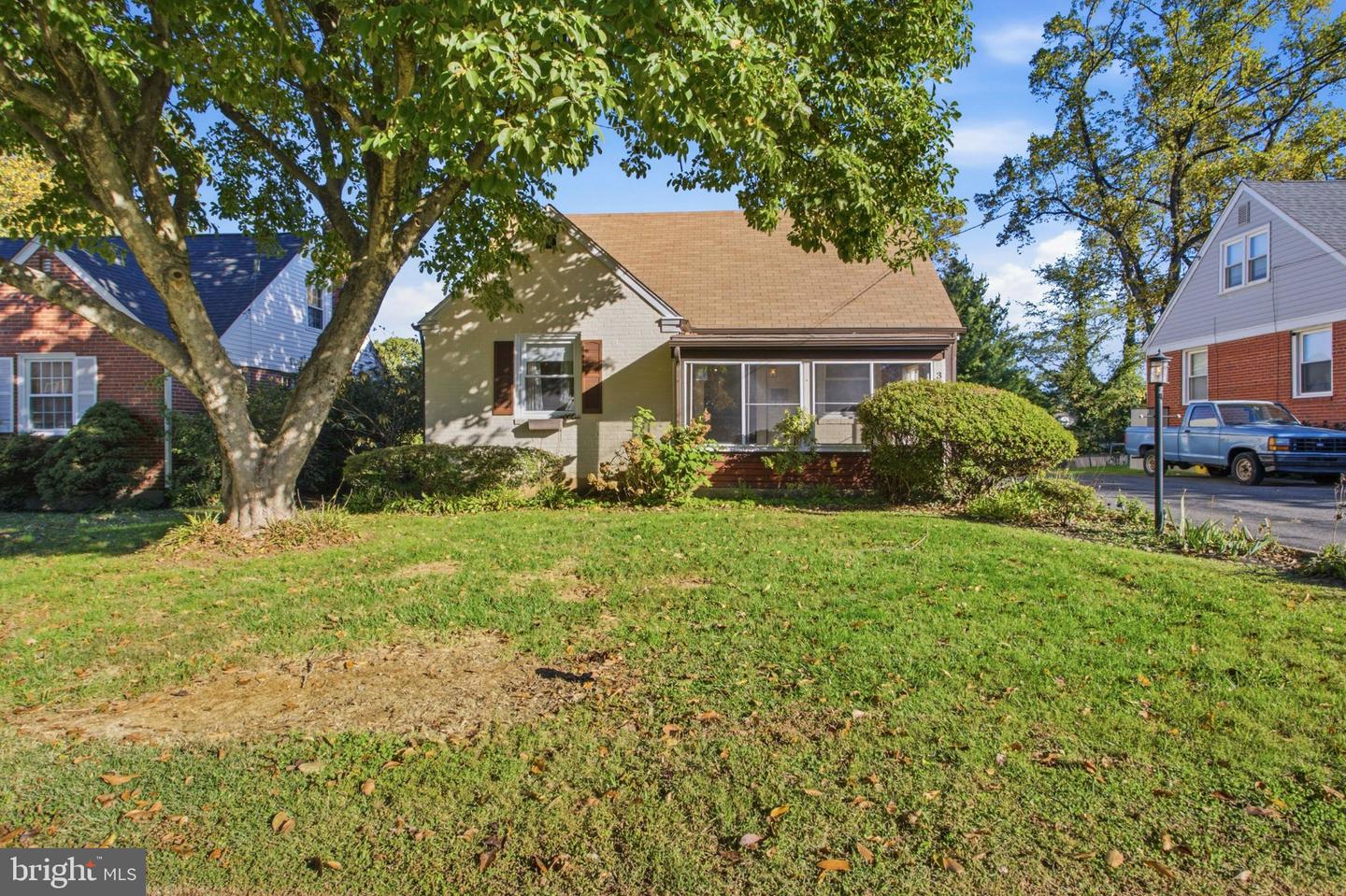 319 Hawarden Rd — photo