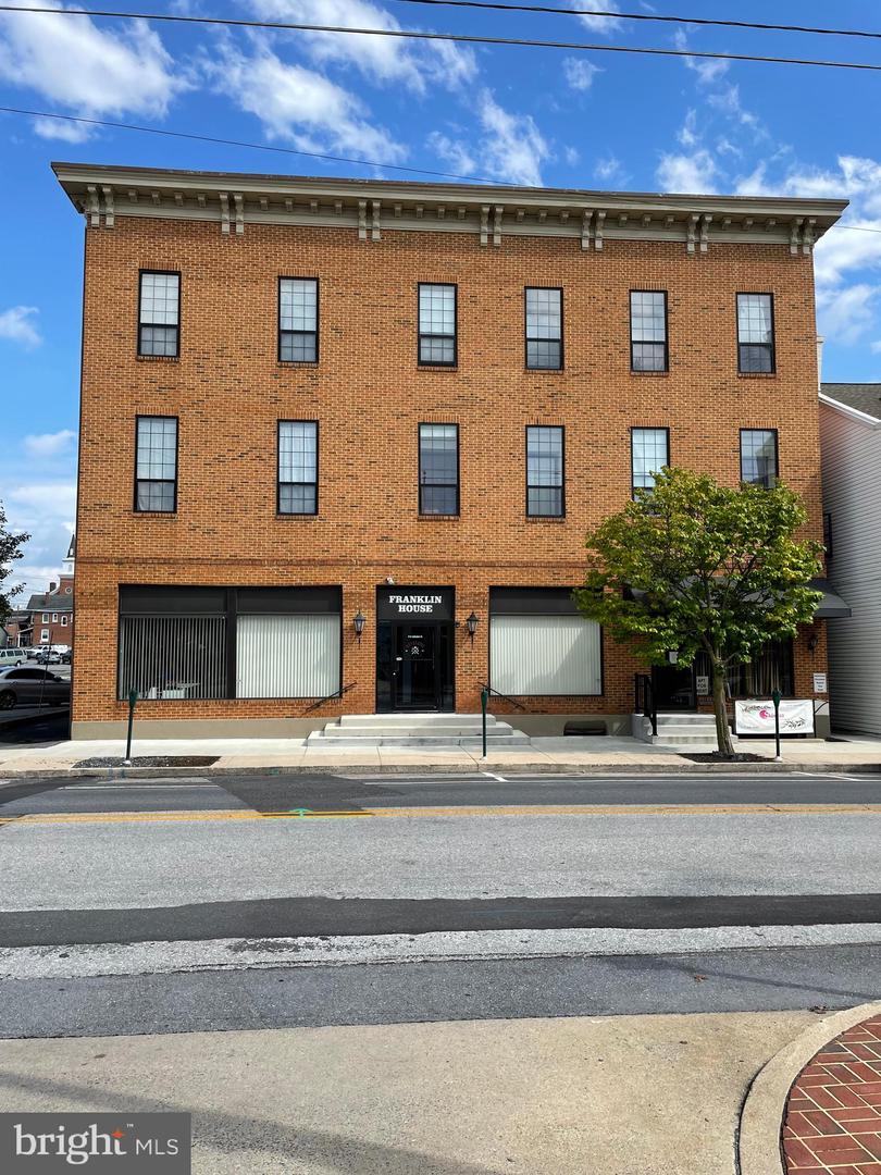 11 N Carlisle Street — photo