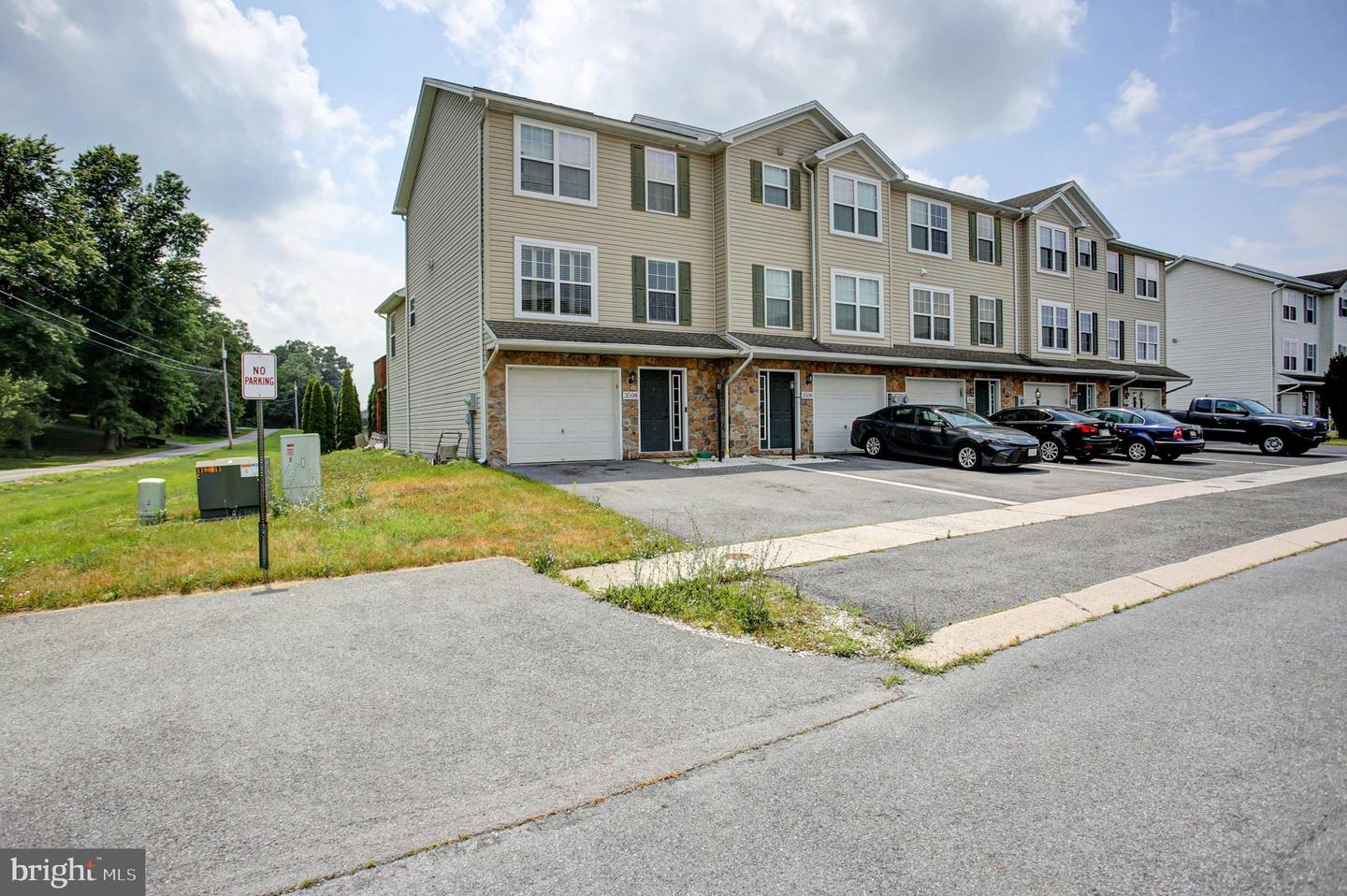 3598 Pinecrest Ct — photo