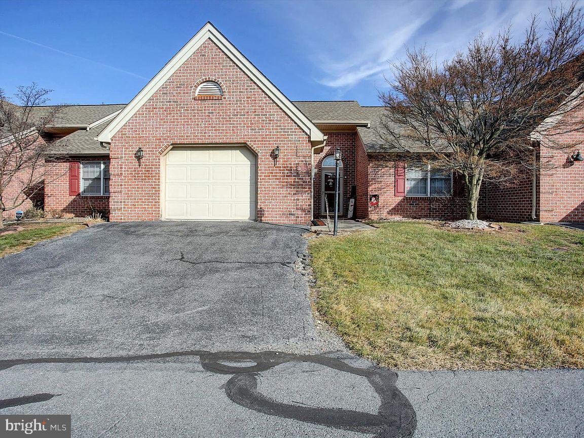 2355 Majestic Court — photo