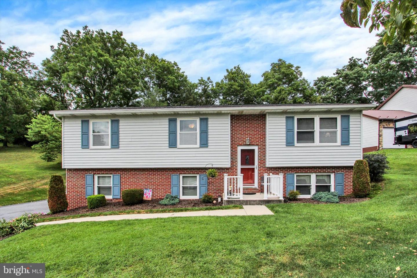 807 Pine Grove Dr — photo