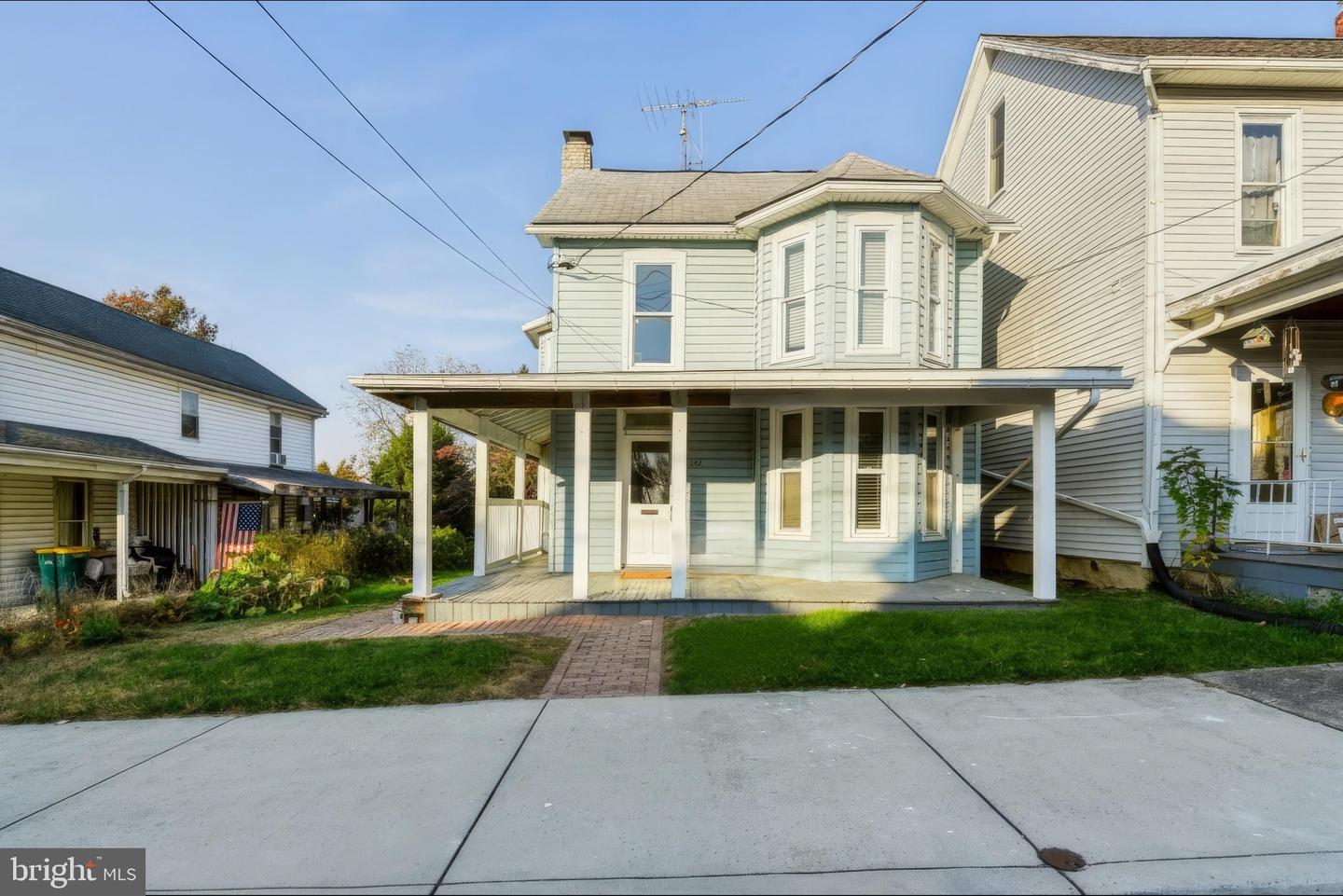 241 W North St — photo