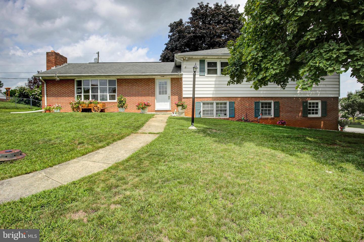 221 Harvest Lane — photo
