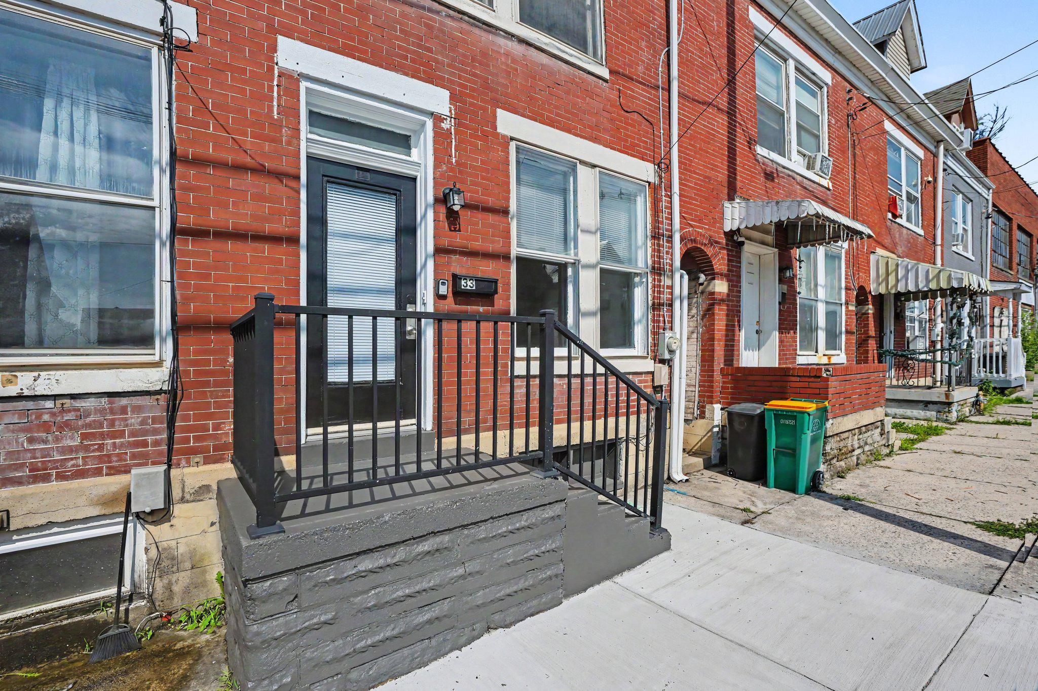 33 S Franklin St — photo