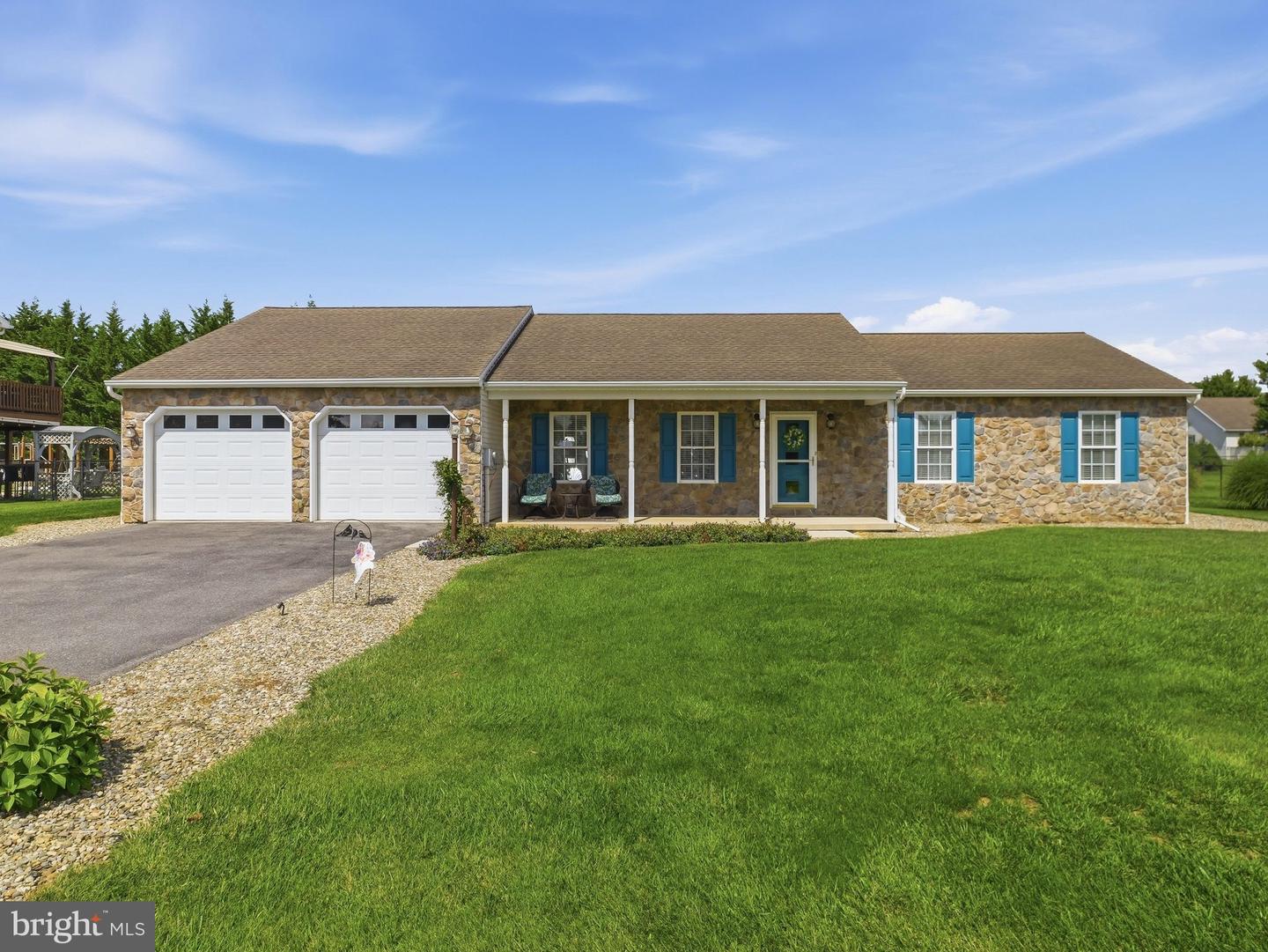 226 Grove Dr — photo