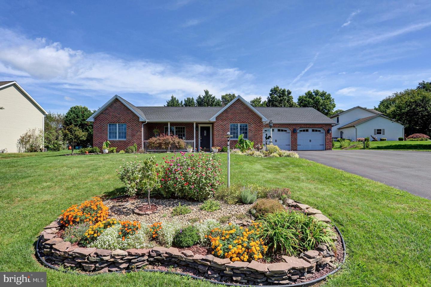 313 Bradley Ln — photo
