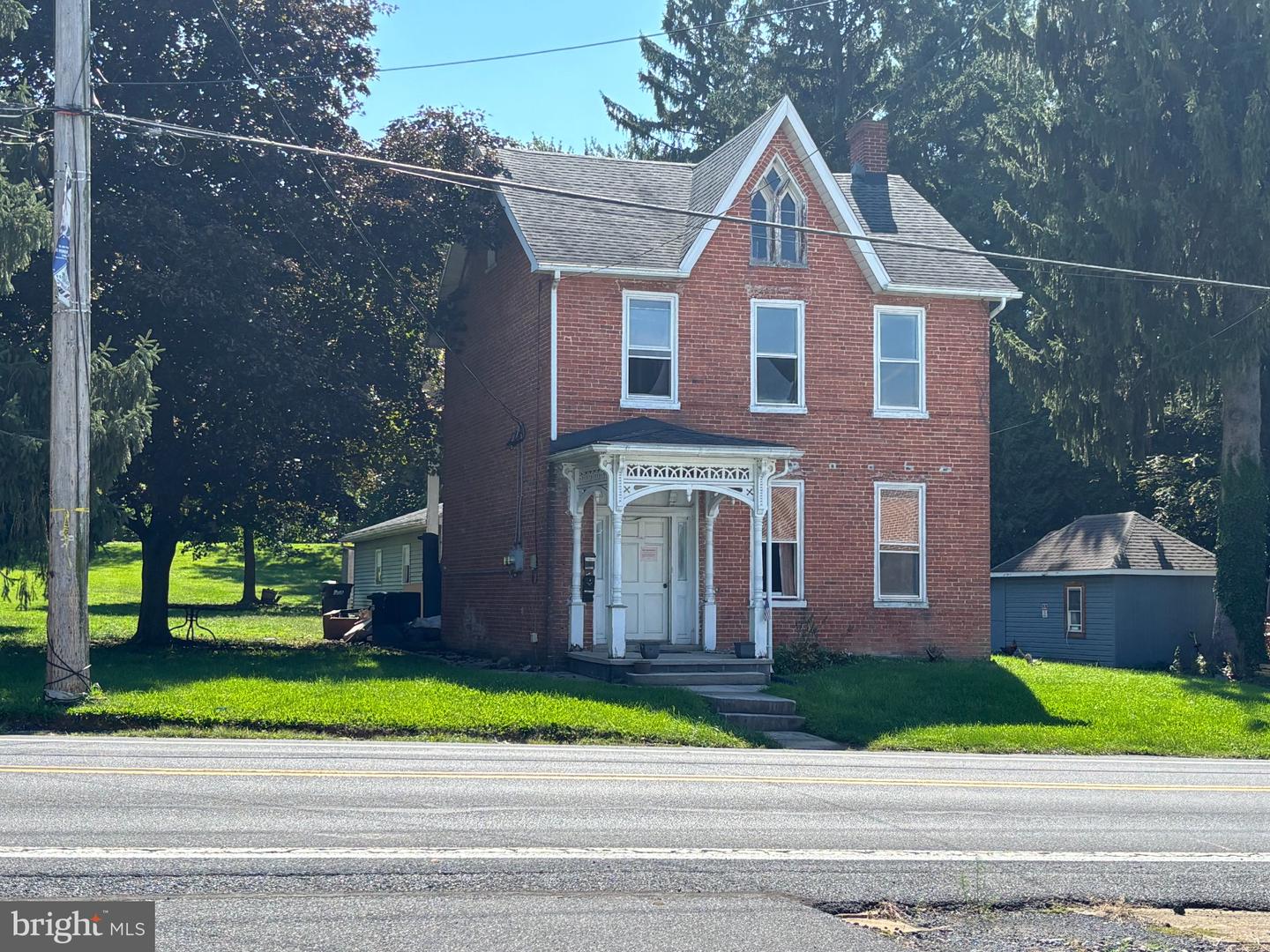 94 W Main St — photo