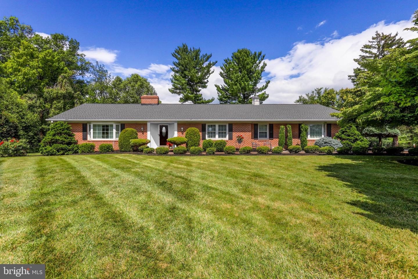 325 Overhill Dr — photo