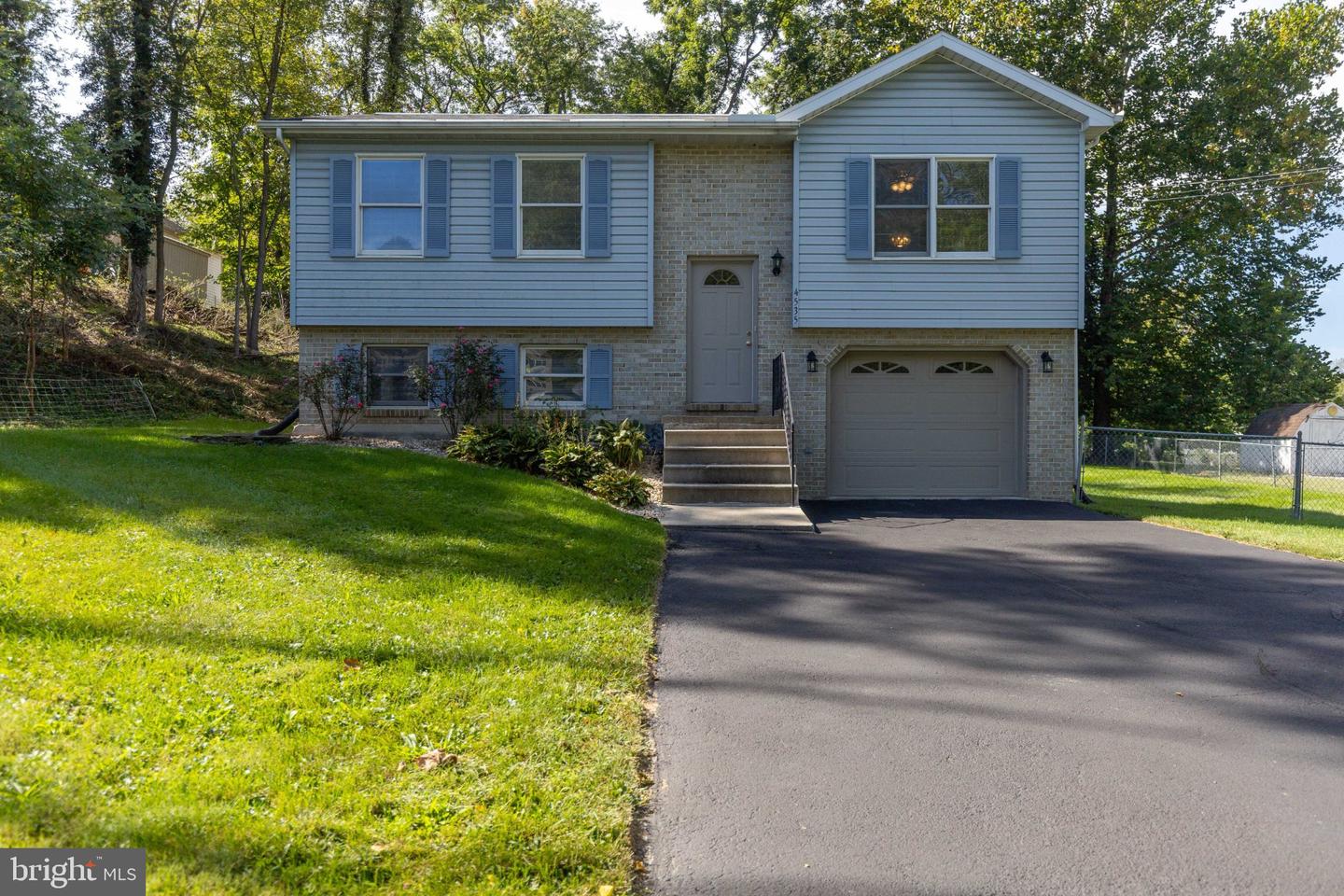 4535 Scotland Main St — photo
