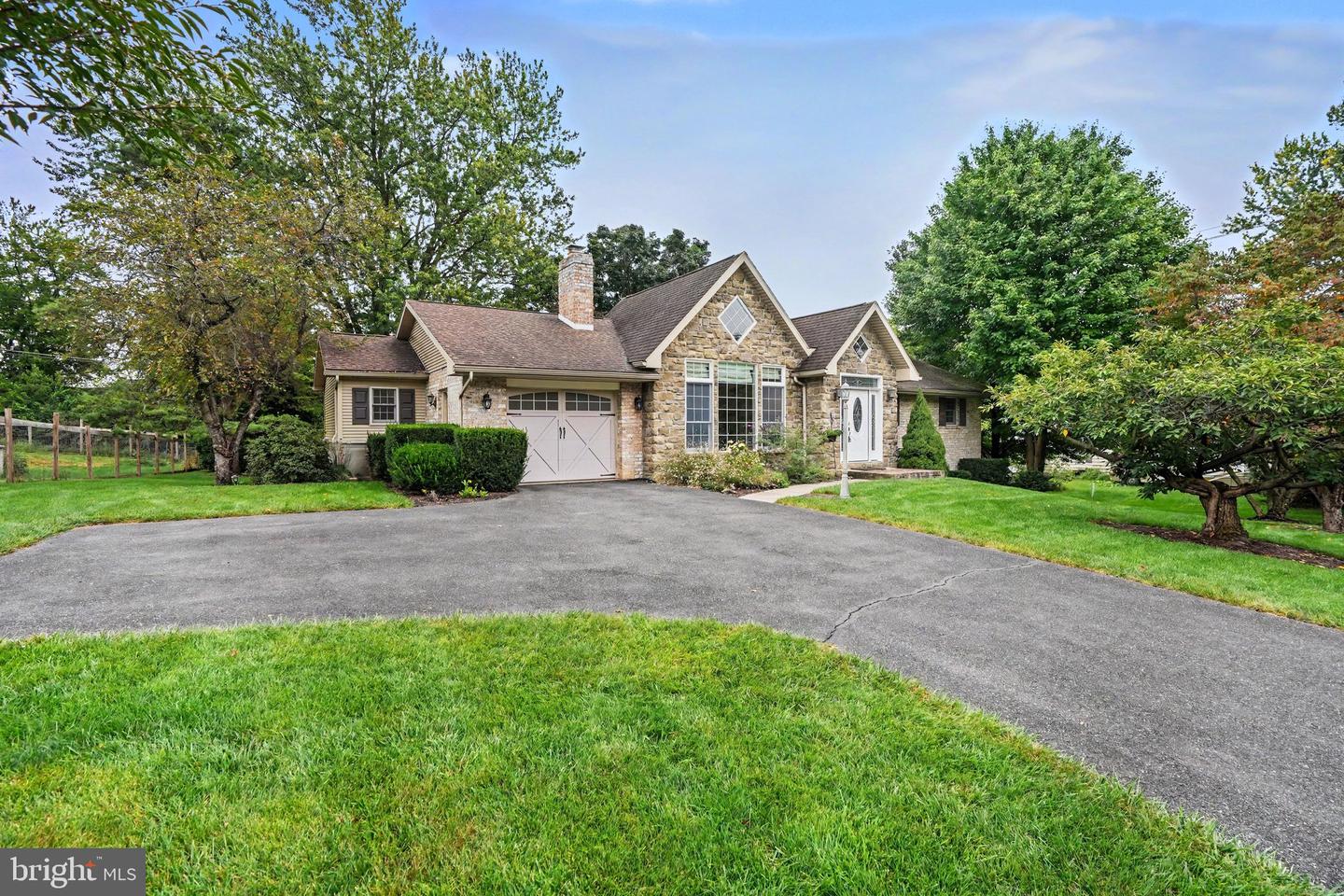 9892 McCreary Rd — photo