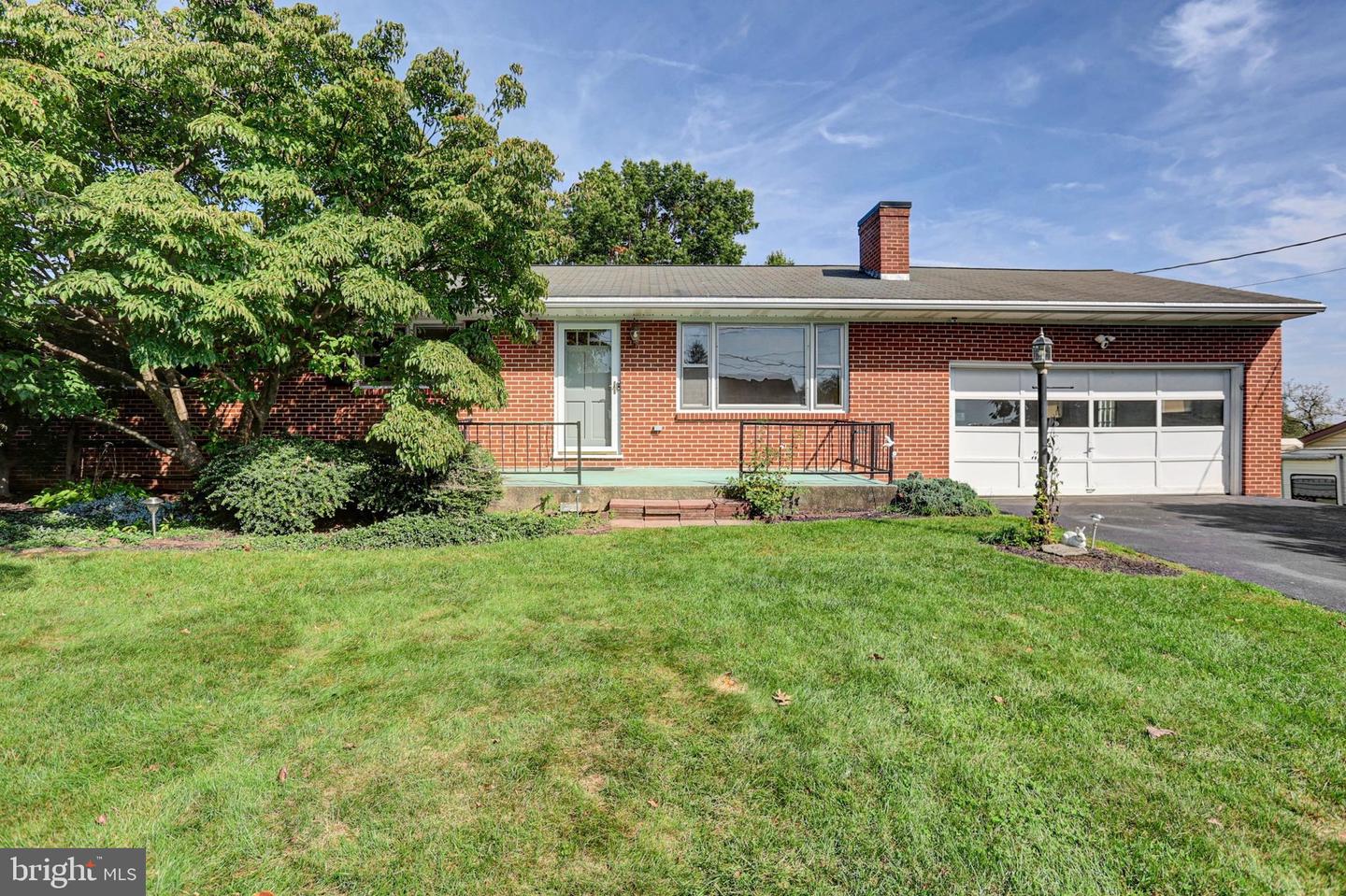 565 Lindia Dr — photo