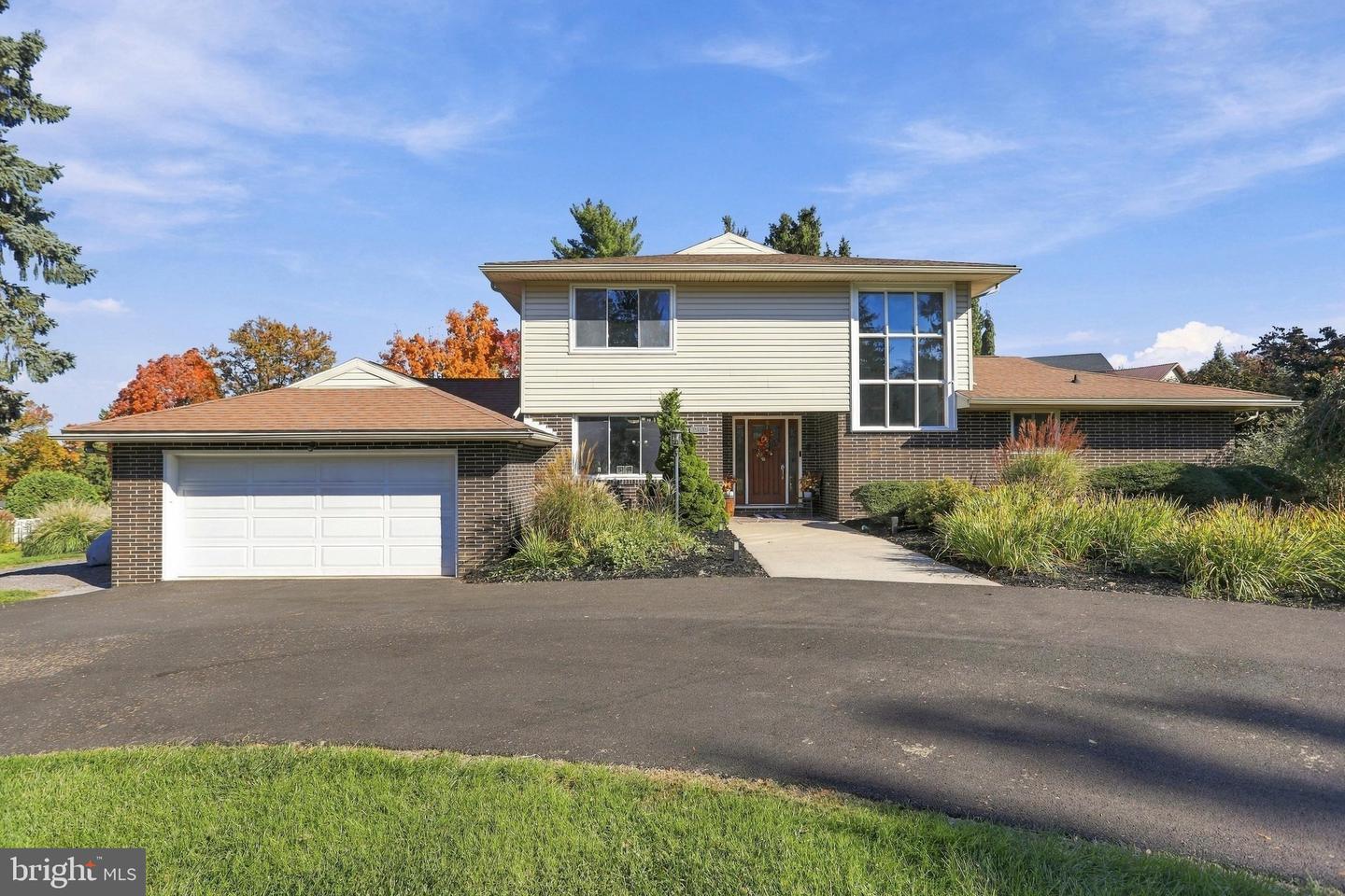 240 Overhill Dr — photo