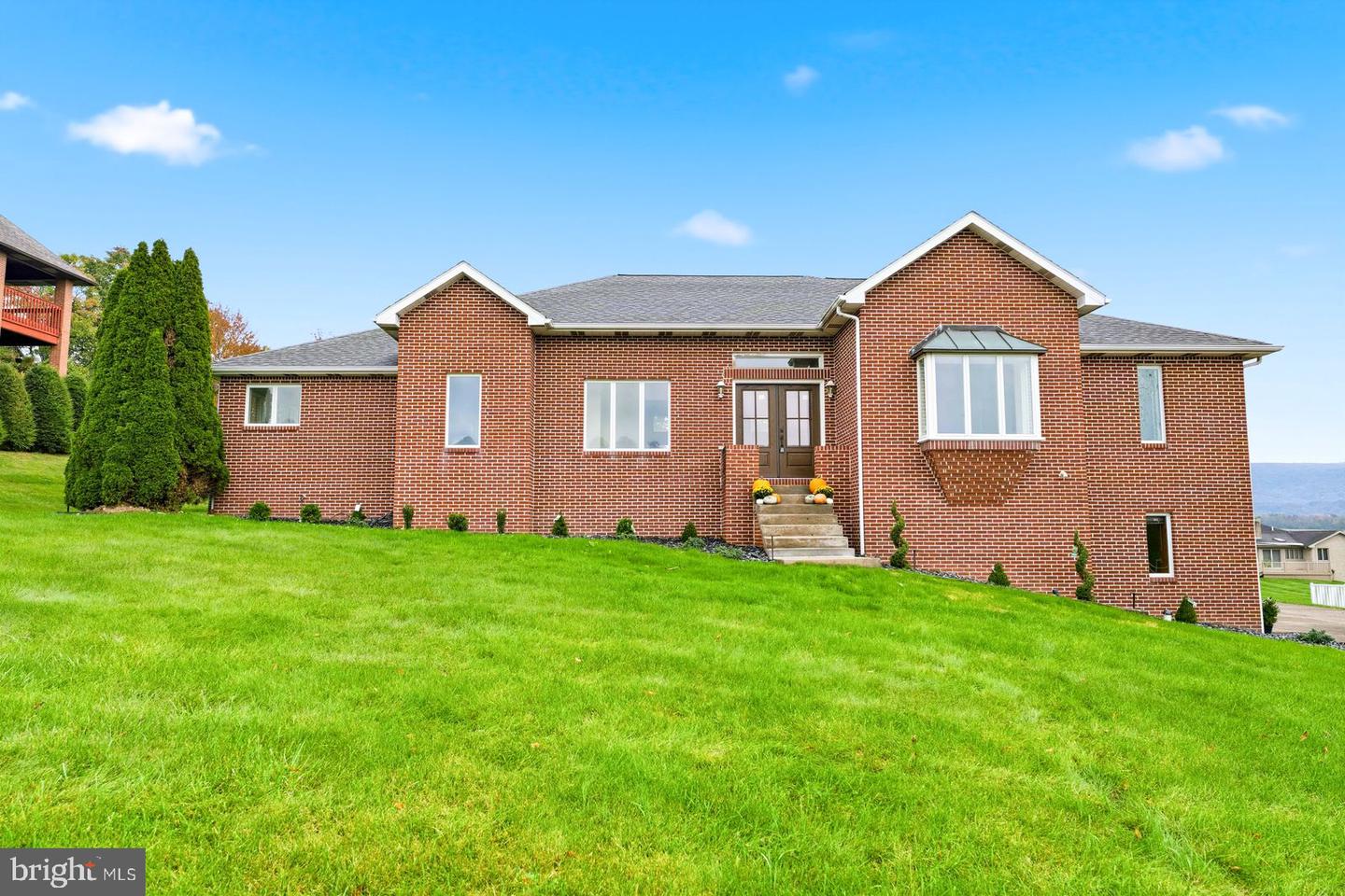 365 Saratoga Dr — photo