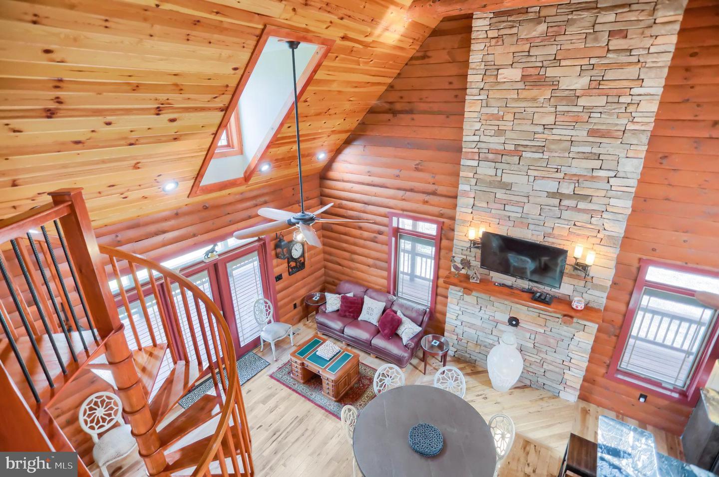 17526 Country Cottage Ln — photo