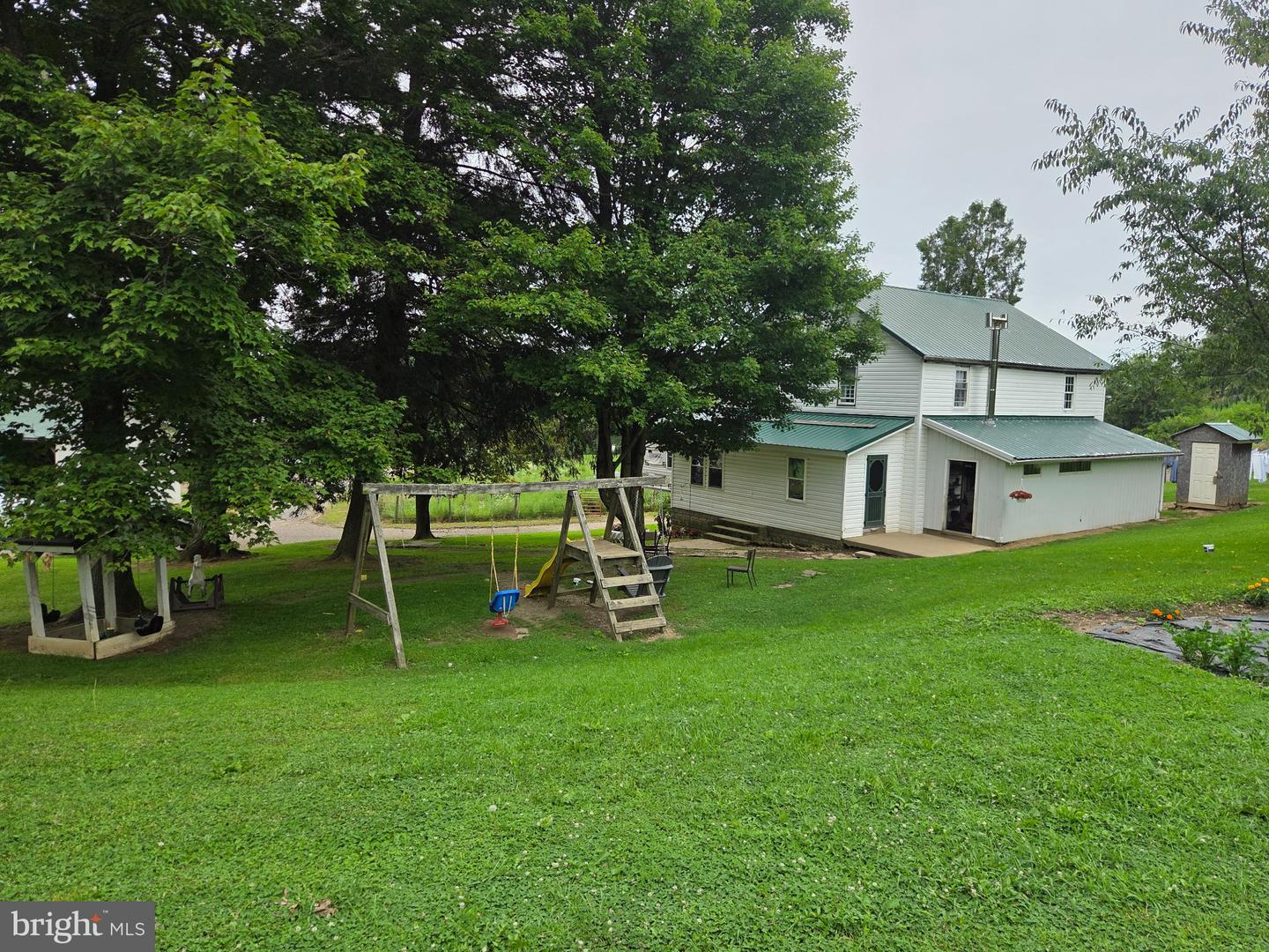 332 Hillside Ln — photo