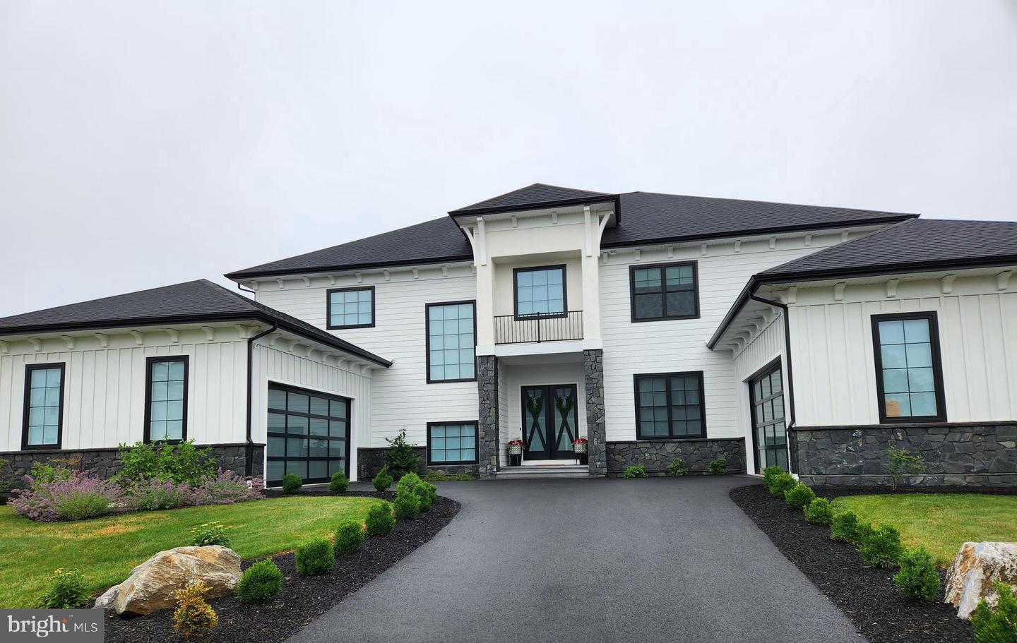 415 Hempfield Hill — photo