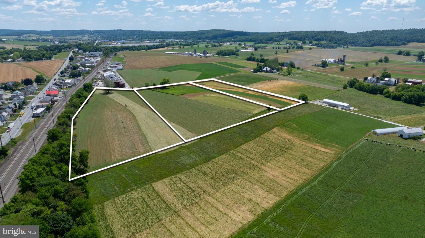 12 S Kinzer Road, Kinzers, PA 17535