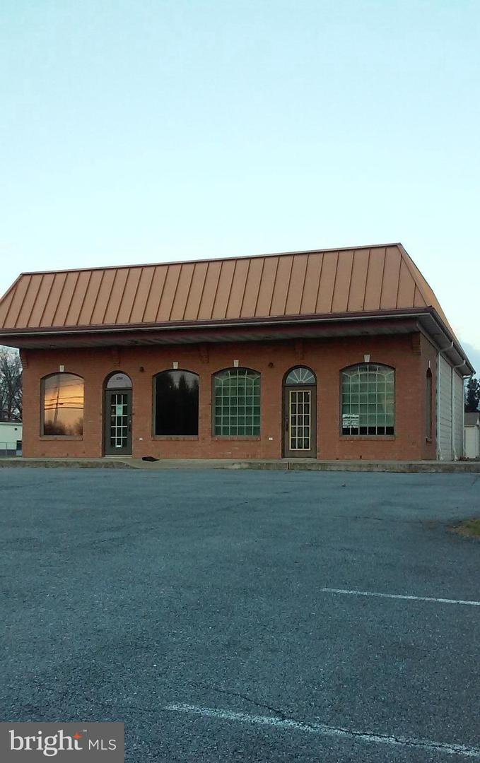 1747 W Main St — photo